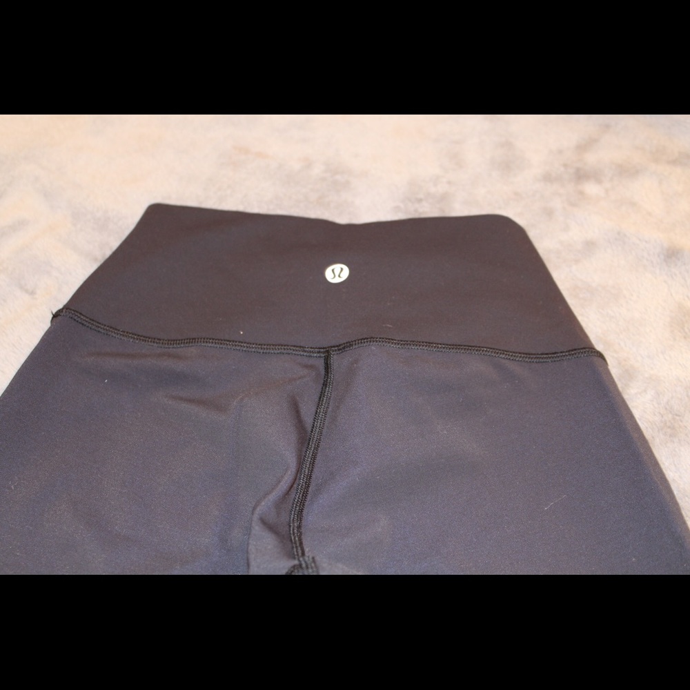 Lulu lemon leggings never worn - Picture 3 of 3